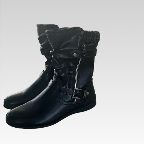 Wanderlust Shoes - Wanderlust women’s Black Winter Boots with Zipper Detail. Size 11